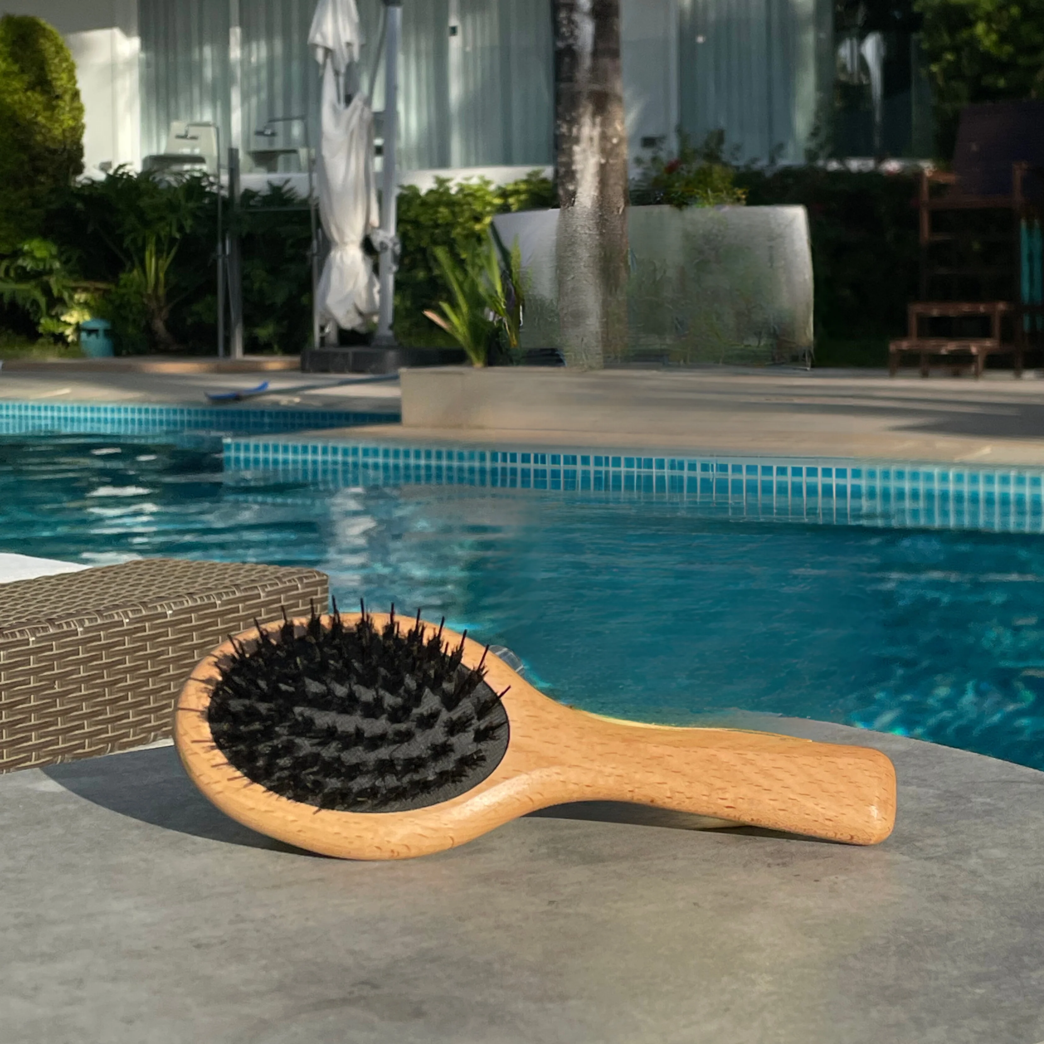 Unwritten On-the-go Wooden Cushion Brush - Image 2